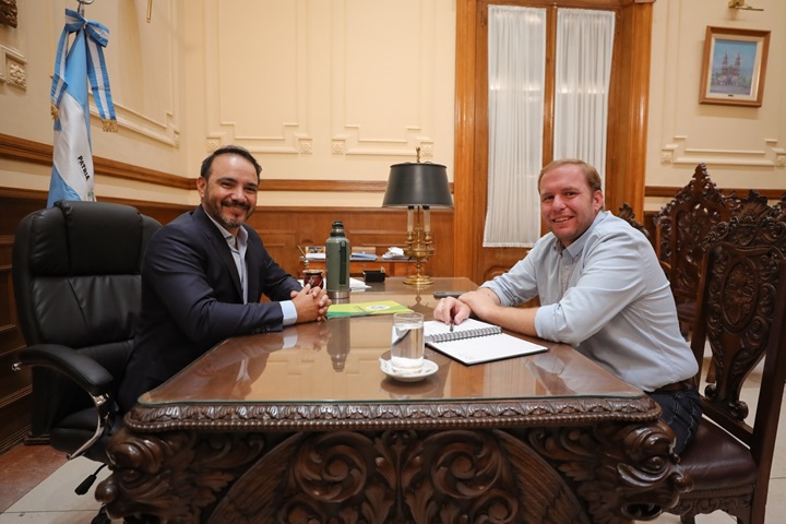 EL GOBERNADOR VALDES RECIBIÓ AL INTENDENTE DE ITUZAINGÓ