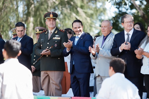 EL GOBERNADOR VALDES ENCABEZÓ EL ACTO EN HONOR AL LIBERTADOR DE AMERICA