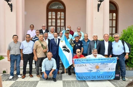 EL GOBERNADOR VALDES PRESENTÓ EL 44° ANIVERSARIO DE MALVINAS